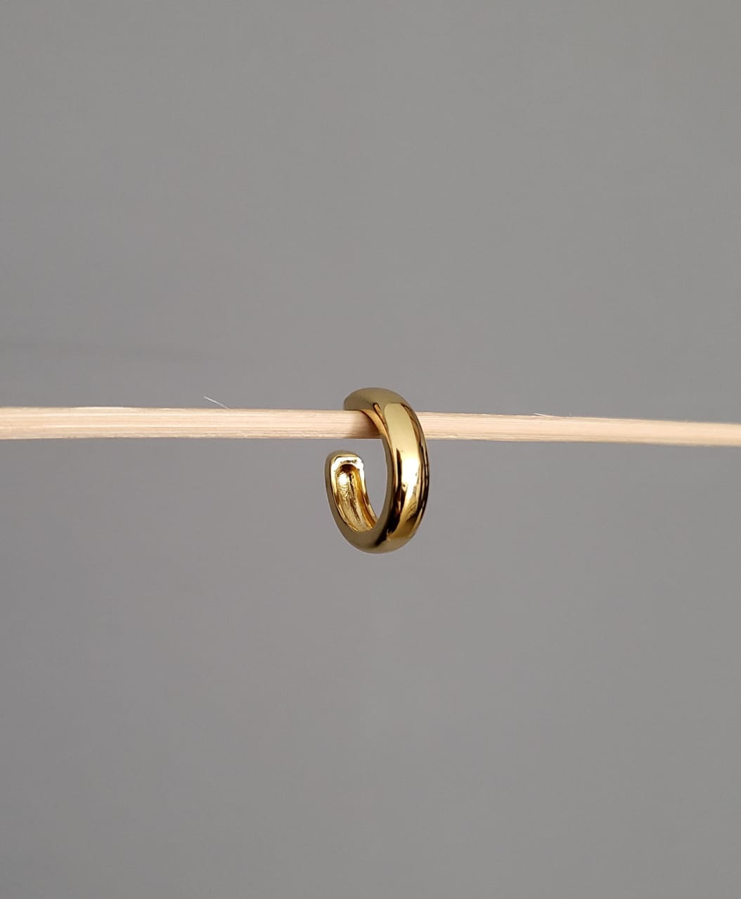 EARCUFF DORADO GRUESO LISO