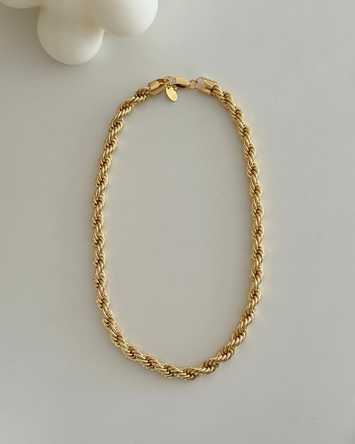COLLAR CADENA DORADA ENTORCHADA GRUESA