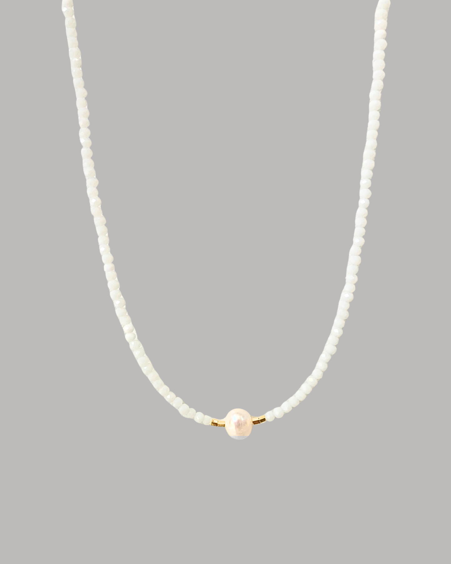 COLLAR CRISTALES BLANCOS Y PERLA