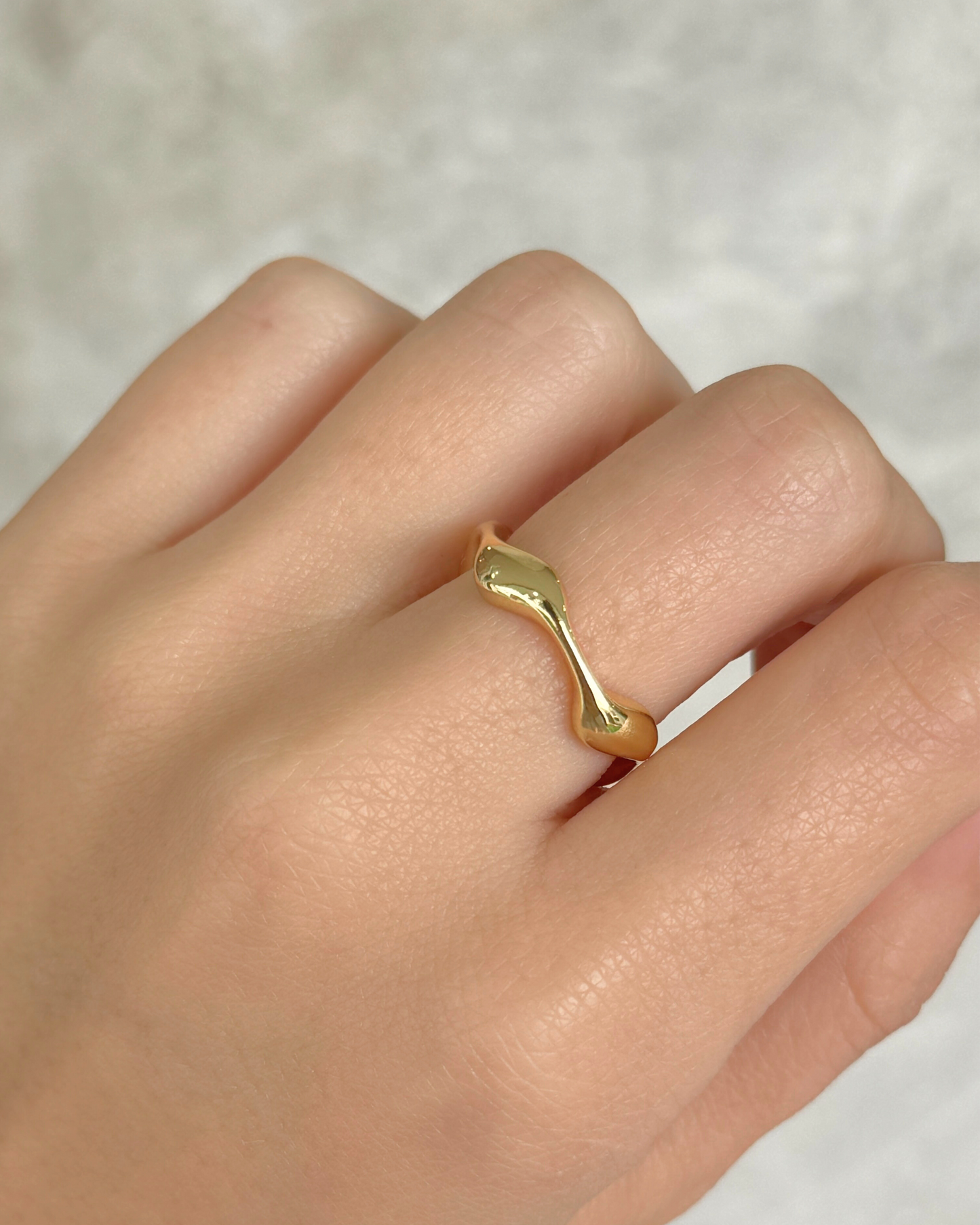 ANILLO ONDULADO DORADO