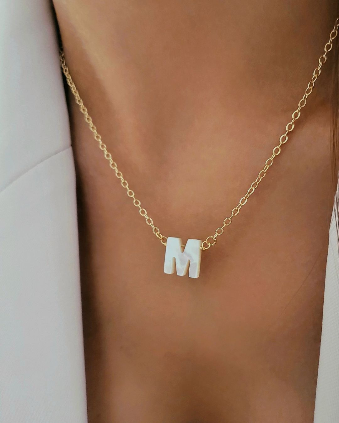 COLLAR INICIAL DE NÁCAR