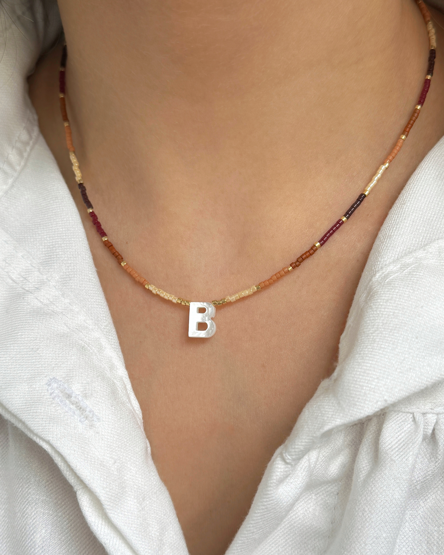 COLLAR INICIAL MARRÓN MIYUKI