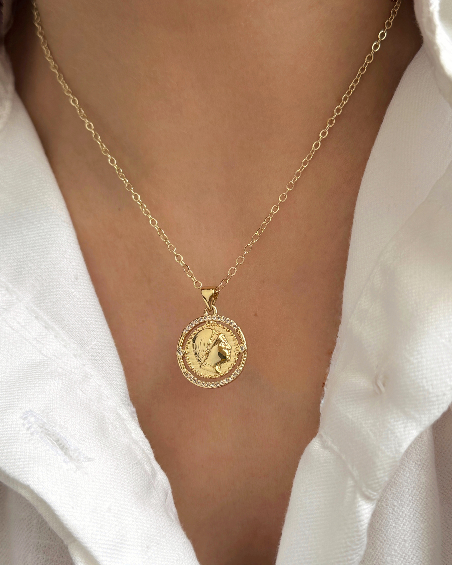 COLLAR MONEDA DORADA
