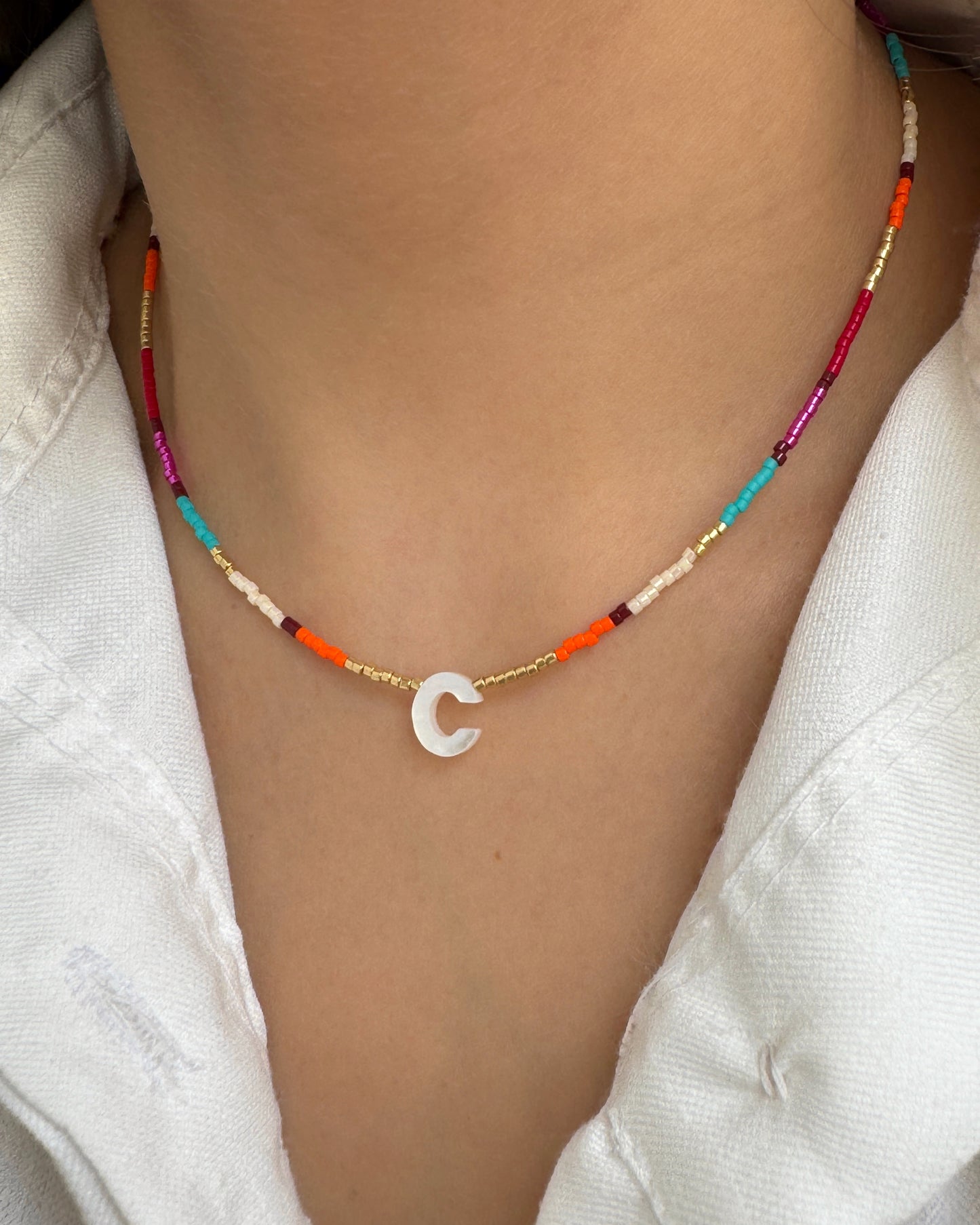 COLLAR INICIAL MULTICOLOR MIYUKI