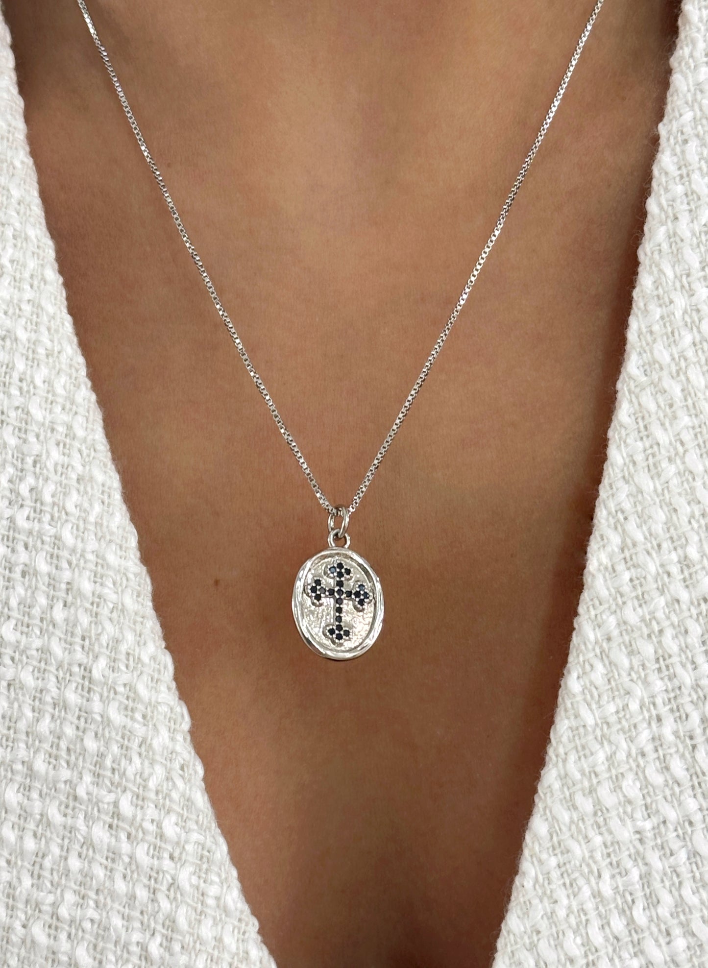 COLLAR MEDALLA CRUZ PLATEADA