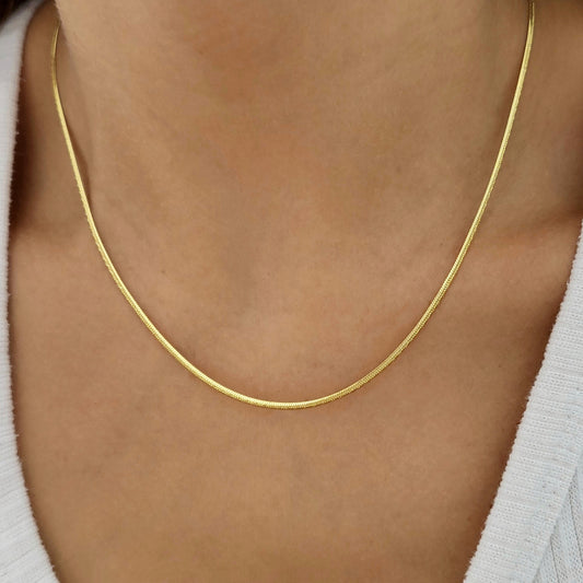 COLLAR TIPO SERPIENTE DELGADO DORADO