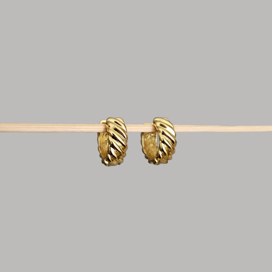 ARGOLLAS CHUNKY DE LÍNEAS DORADAS