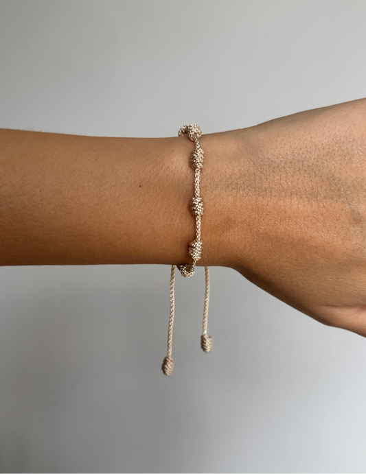 PULSERA SIETE NUDOS BEIGE
