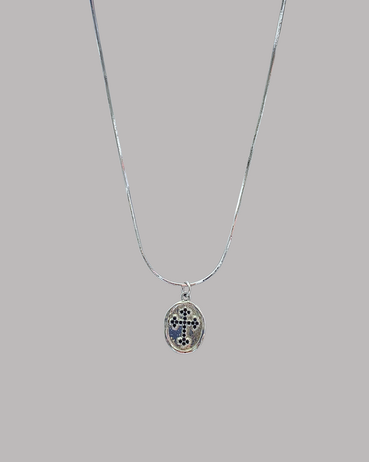 COLLAR MEDALLA CRUZ PLATEADA