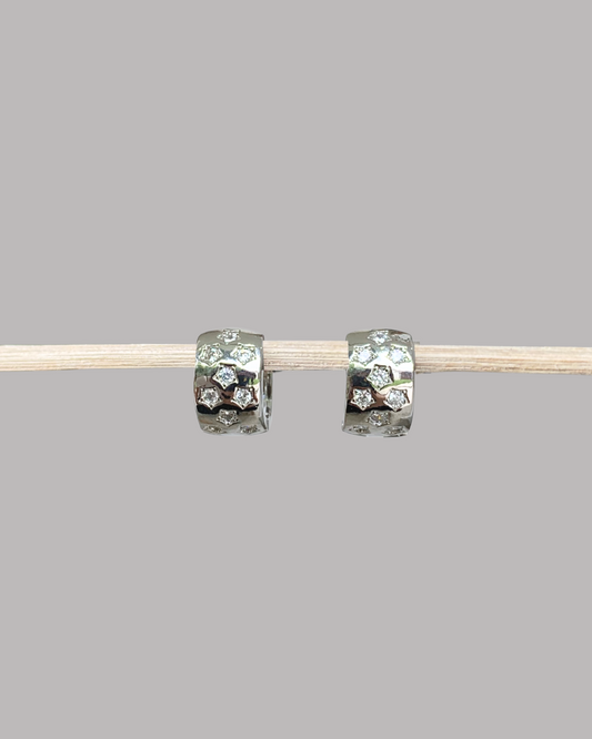 ARGOLLAS CIRCONES DE ESTRELLAS PLATEADOS