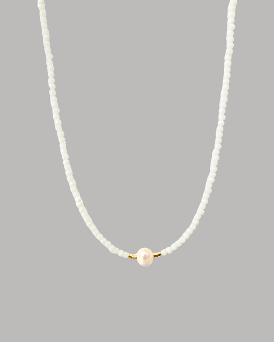 COLLAR CRISTALES BLANCOS Y PERLA