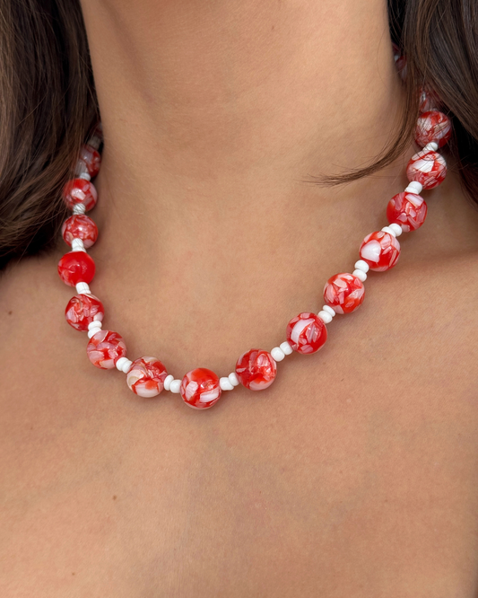 COLLAR MARMOLEADO ROJO Y BLANCO