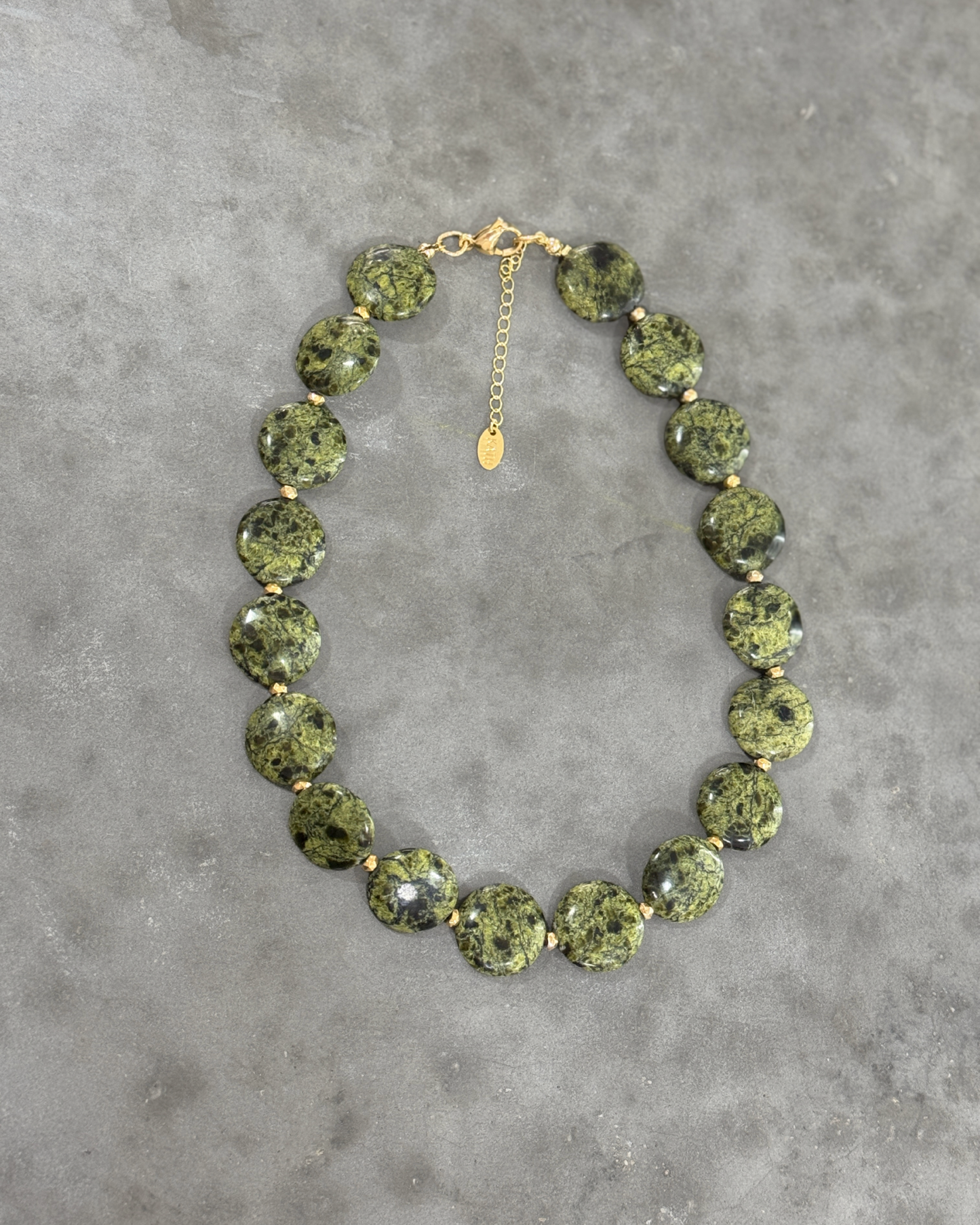 COLLAR PIEDRAS JASPE OLIVA