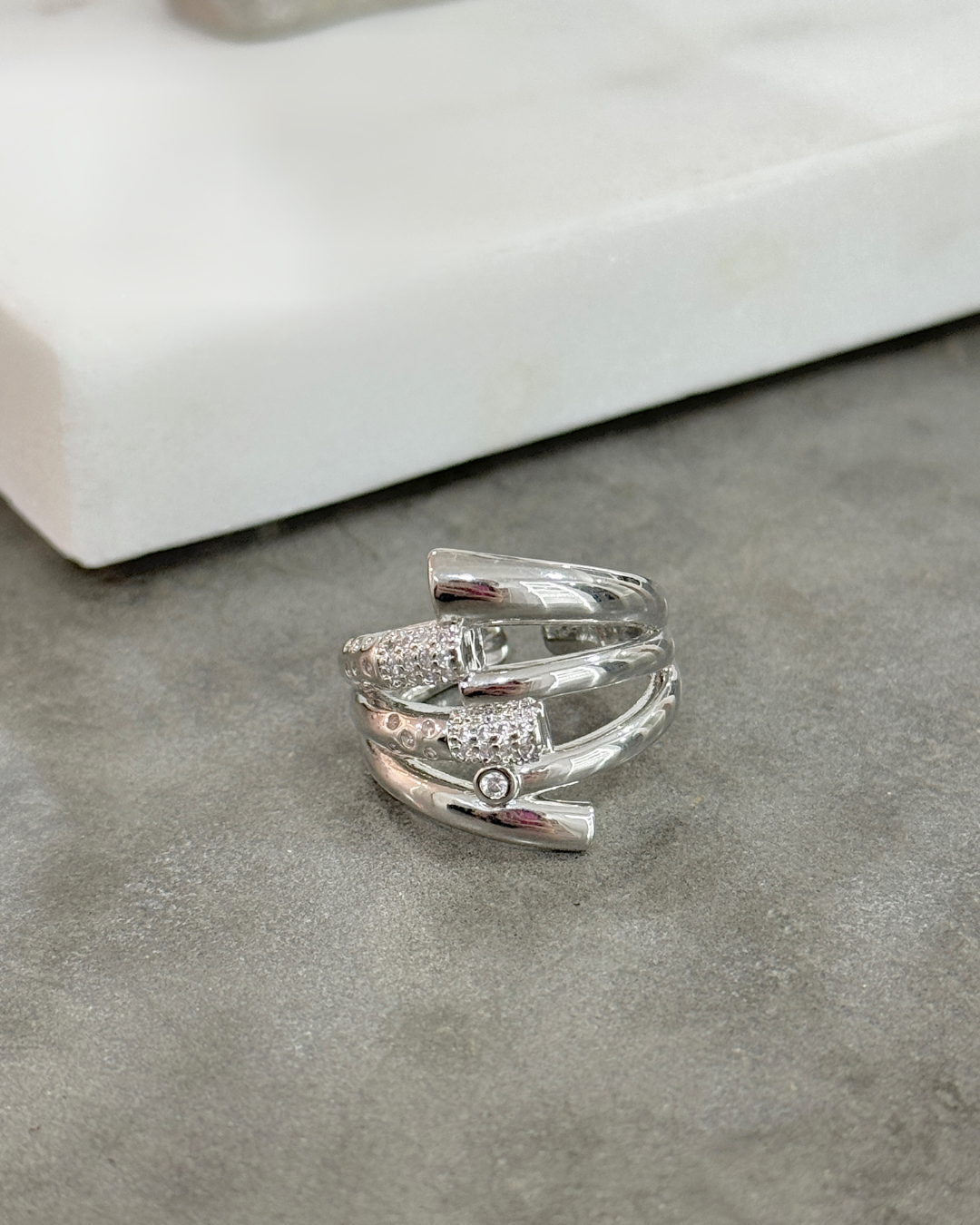ANILLO PLATEADO DE FRANJAS