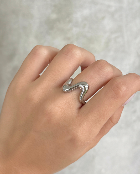 ANILLO ONDULADO PLATEADO