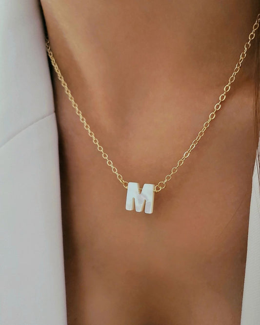 COLLAR INICIAL DE NÁCAR