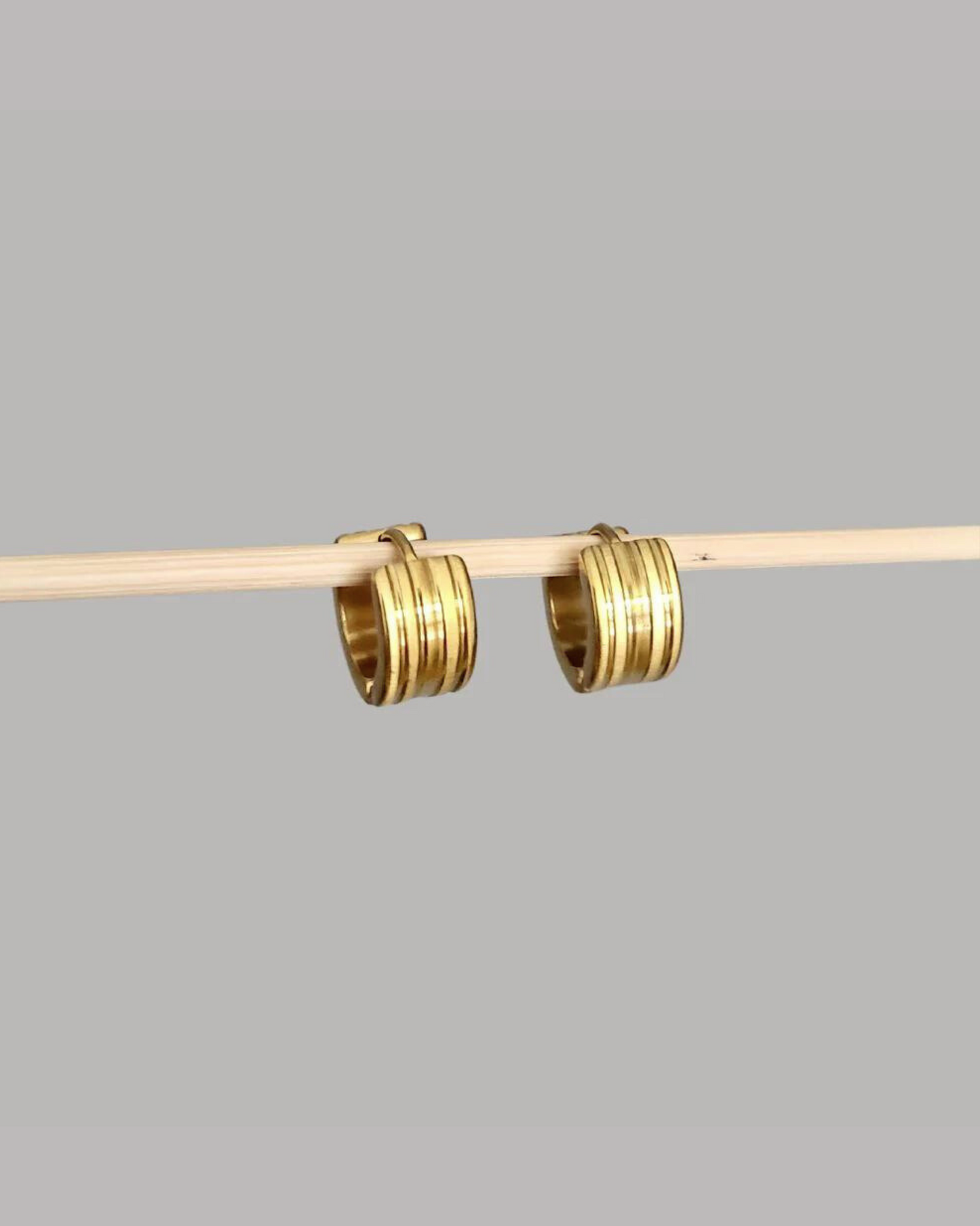 ARGOLLAS ACERO DORADAS LÍNEAS