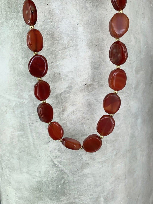 COLLAR DE PIEDRAS TERRACOTA.