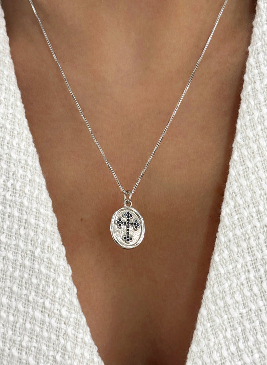 COLLAR MEDALLA CRUZ PLATEADA