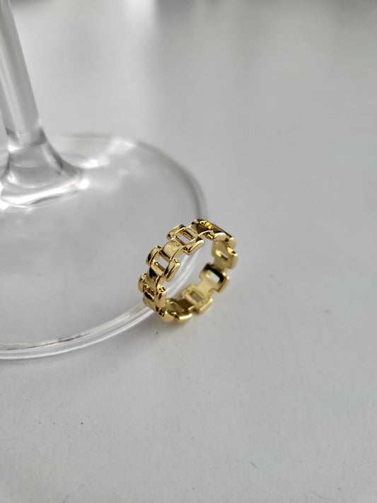 ANILLO DORADO ESLABONES CUADRADOS